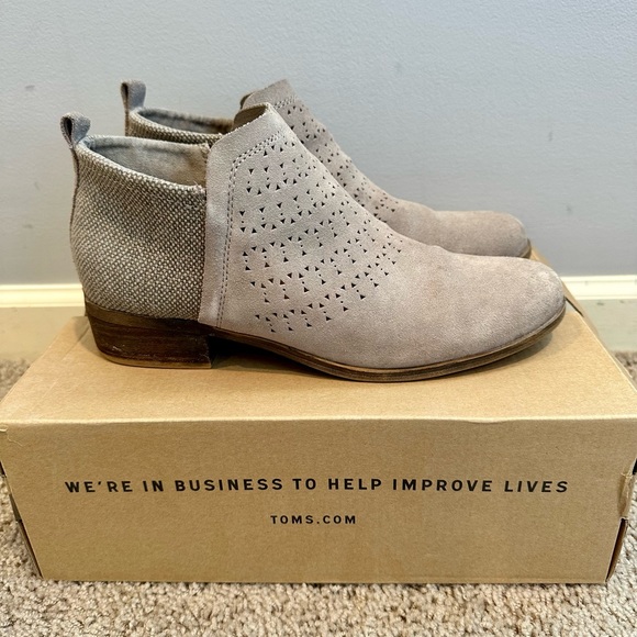 TOMS Delia desert taupe suede radial perf/farren bootie - Picture 5 of 8